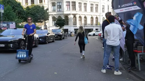 Digital X 2024: Rider transporting water canisters with an XBoard in downtown Cologne